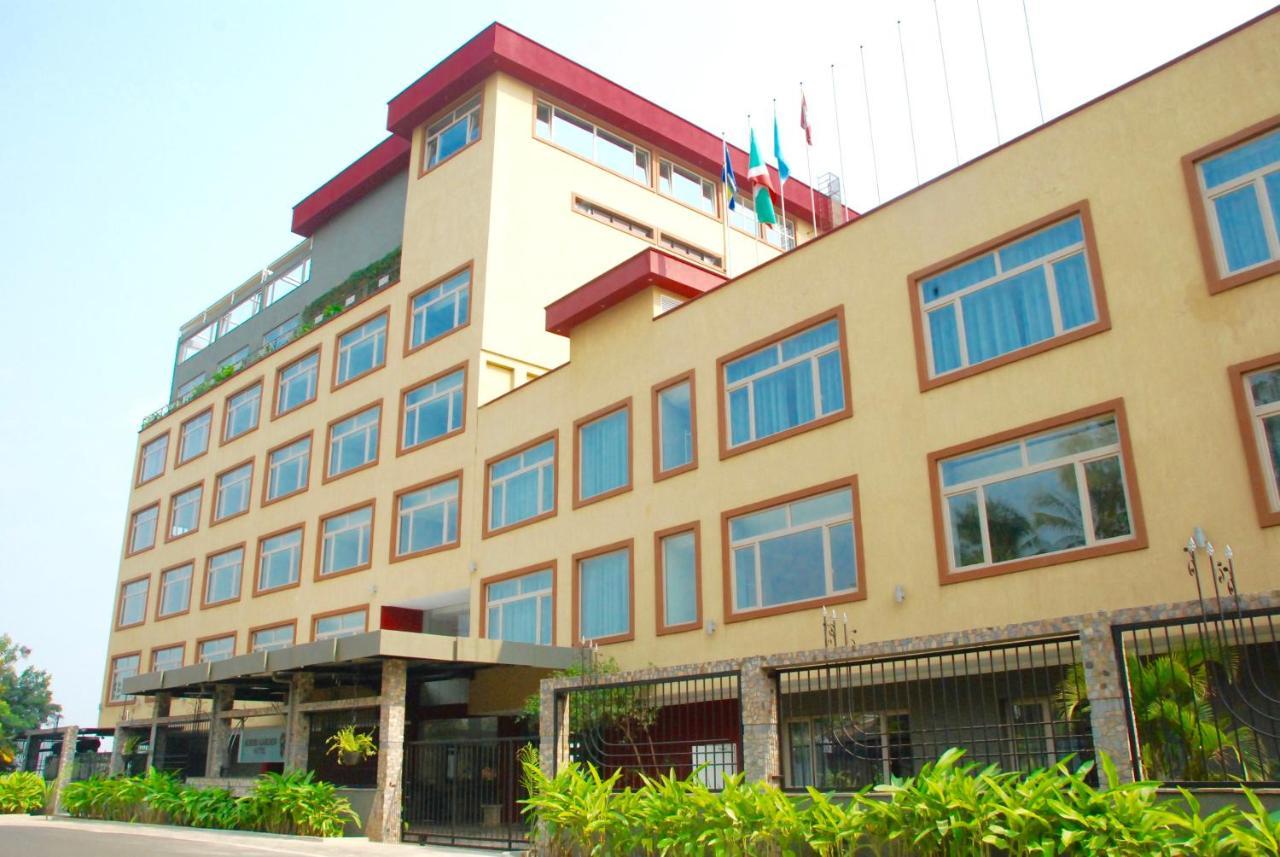 Kiriri Garden Hotel 부줌부라 외부 사진