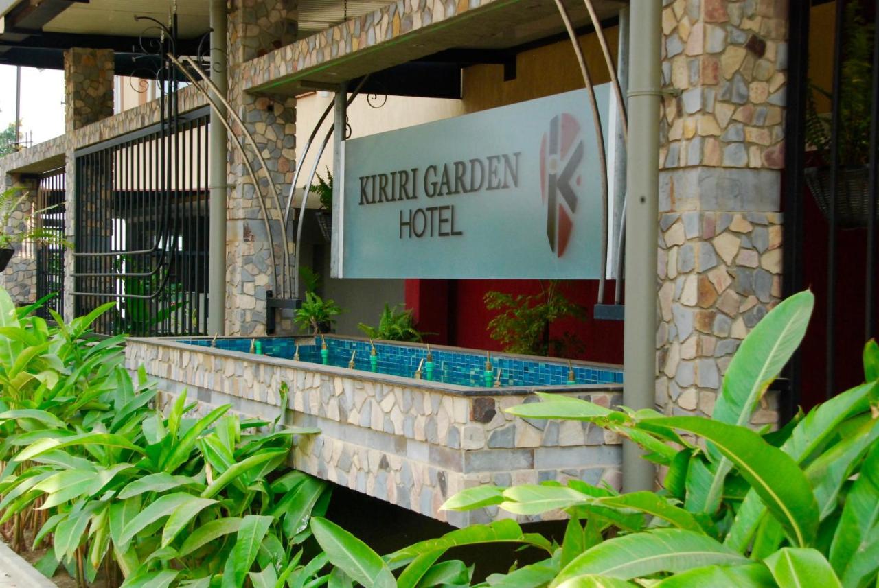 Kiriri Garden Hotel 부줌부라 외부 사진