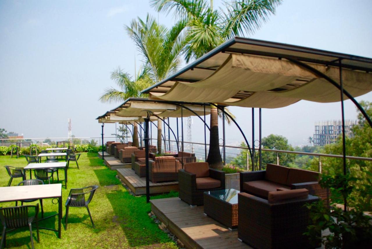 Kiriri Garden Hotel 부줌부라 외부 사진