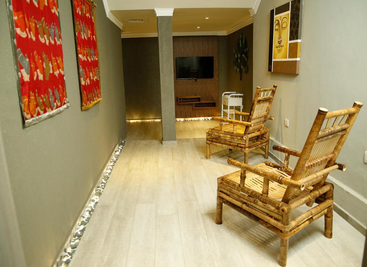 Kiriri Garden Hotel 부줌부라 외부 사진