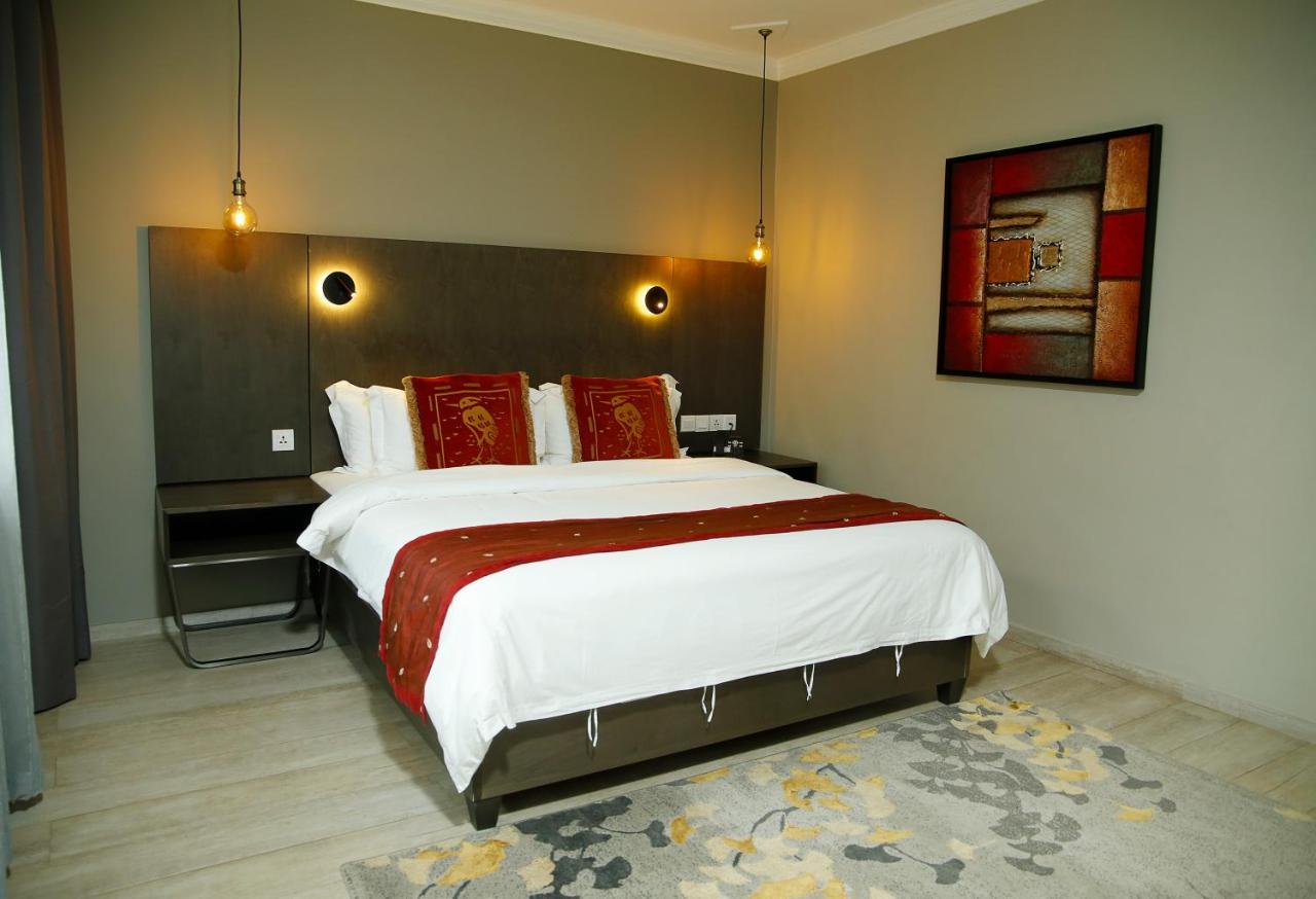 Kiriri Garden Hotel 부줌부라 외부 사진