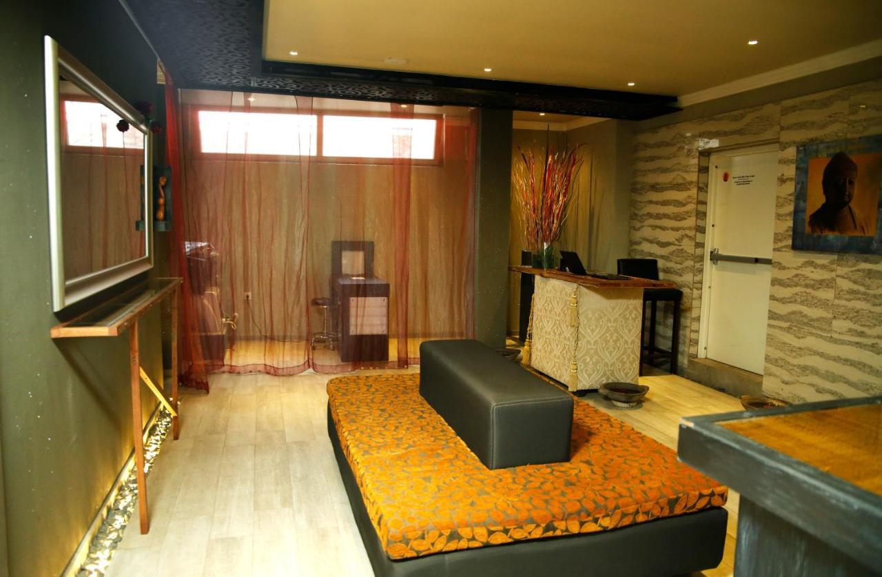 Kiriri Garden Hotel 부줌부라 외부 사진