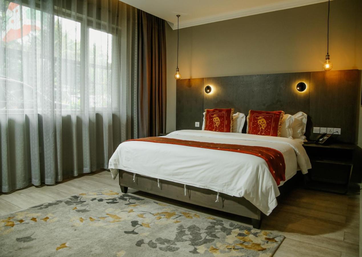 Kiriri Garden Hotel 부줌부라 외부 사진