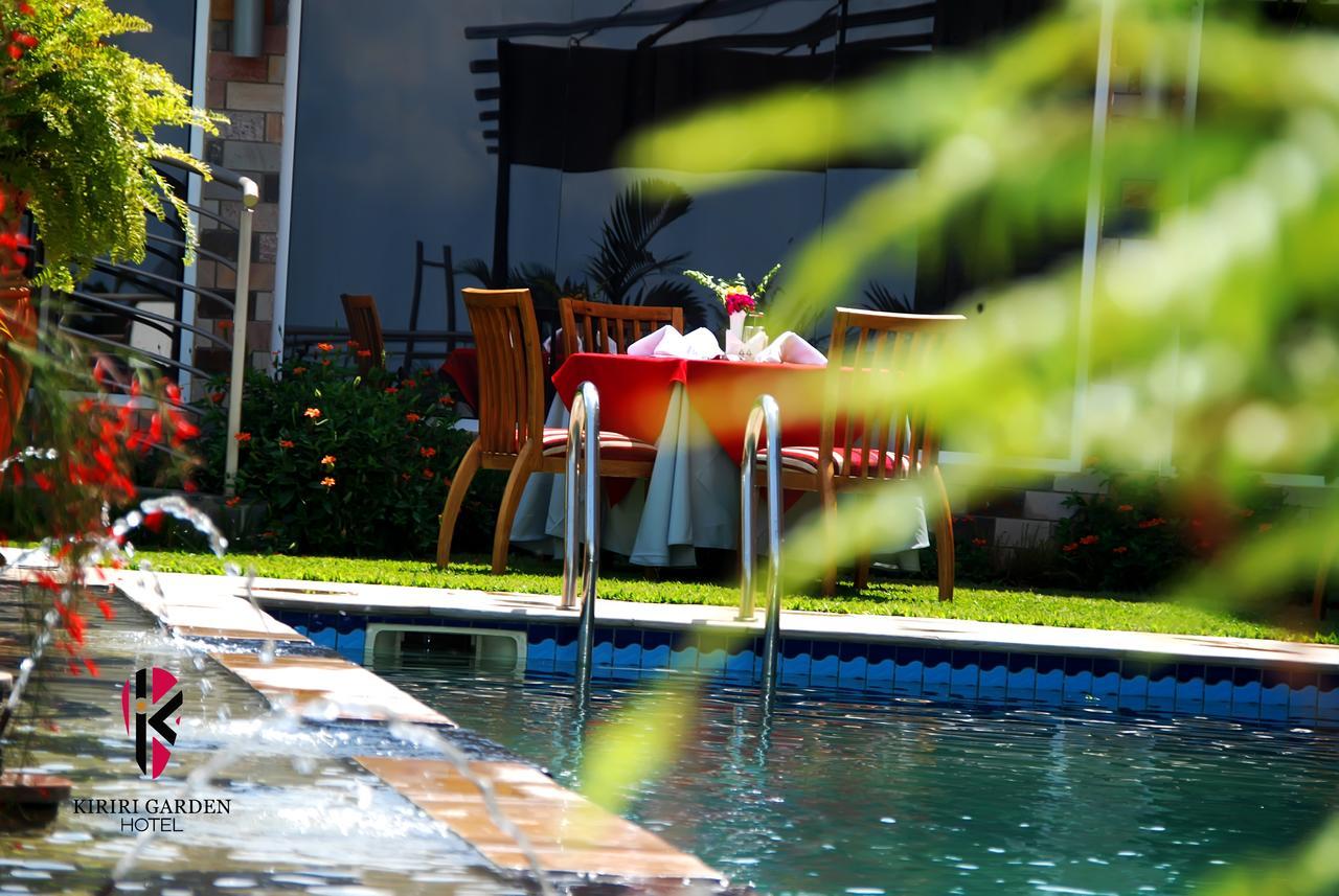 Kiriri Garden Hotel 부줌부라 외부 사진